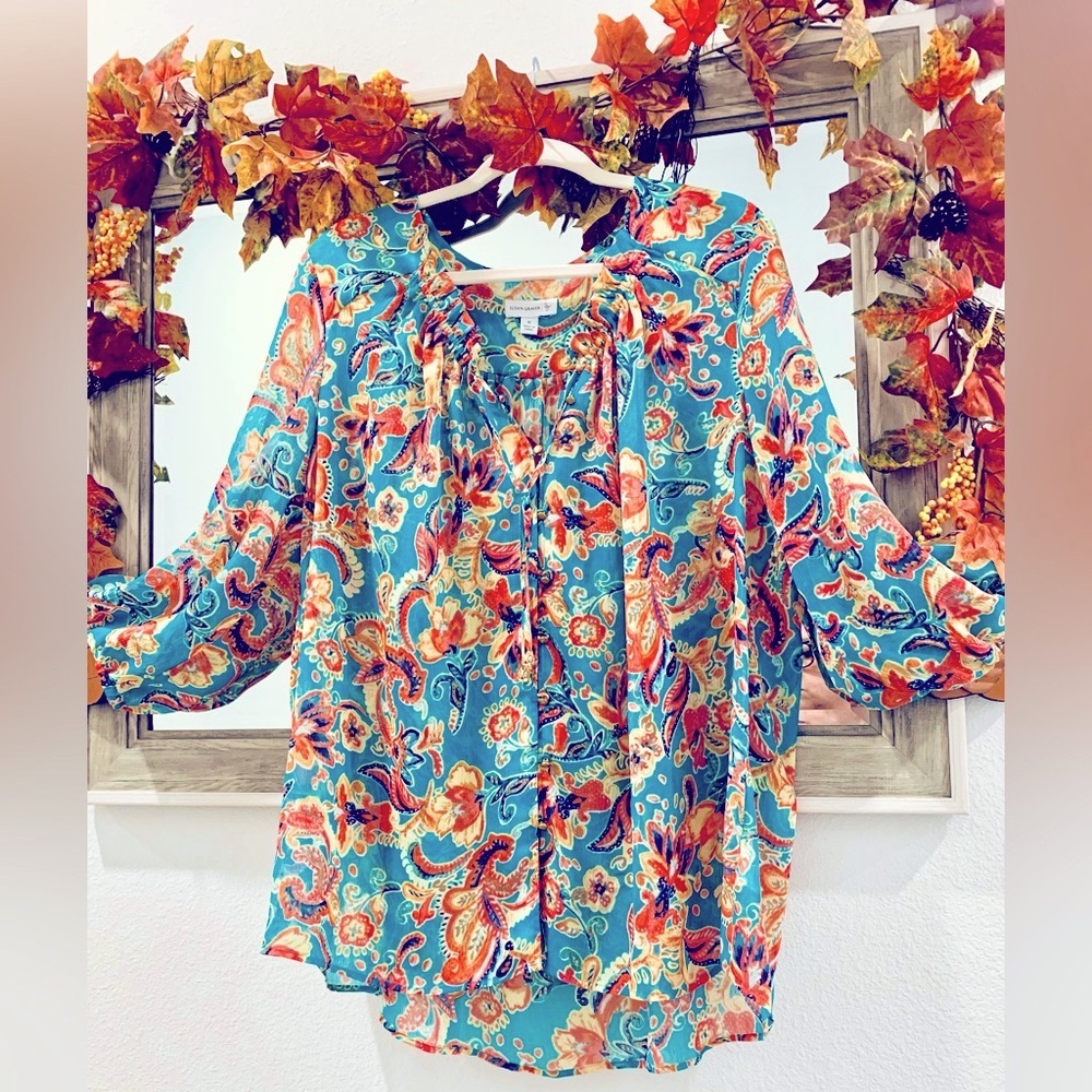 Susan Graver sheer floral style top. 1X